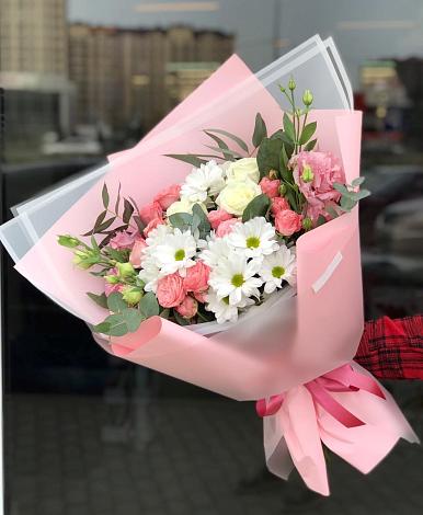 Букет цветов из: Розы, Лизиантусы и Хризантемы в совхозе им. Ленина